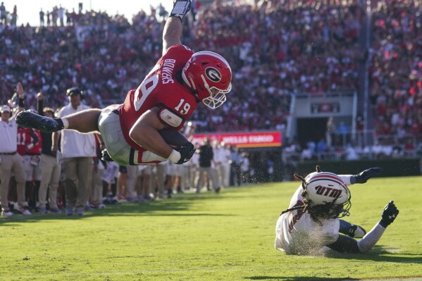 Beck throws and runs for TDs to launch new era as No. 1 Georgia